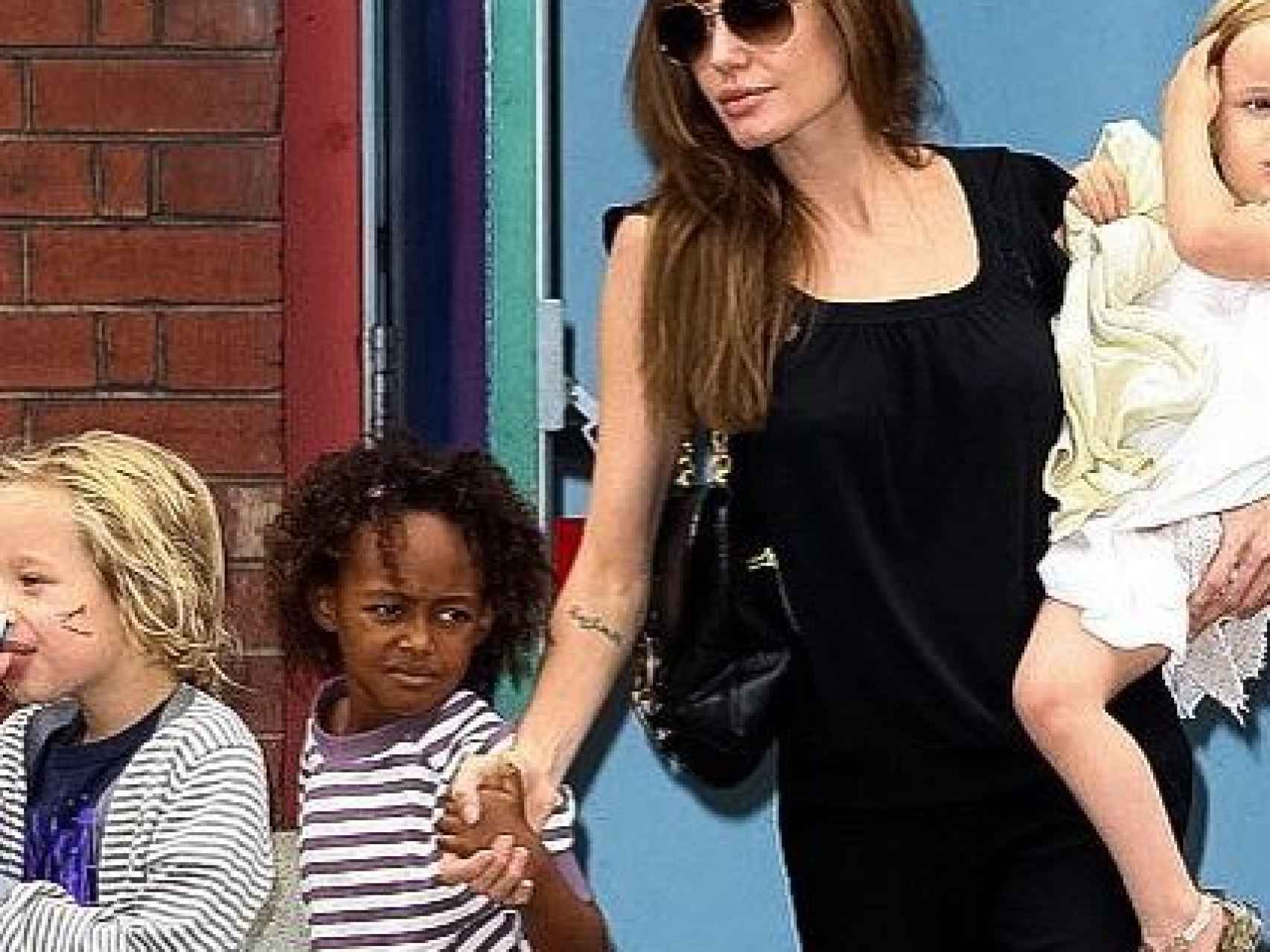 Angelina Joli con sus hijos