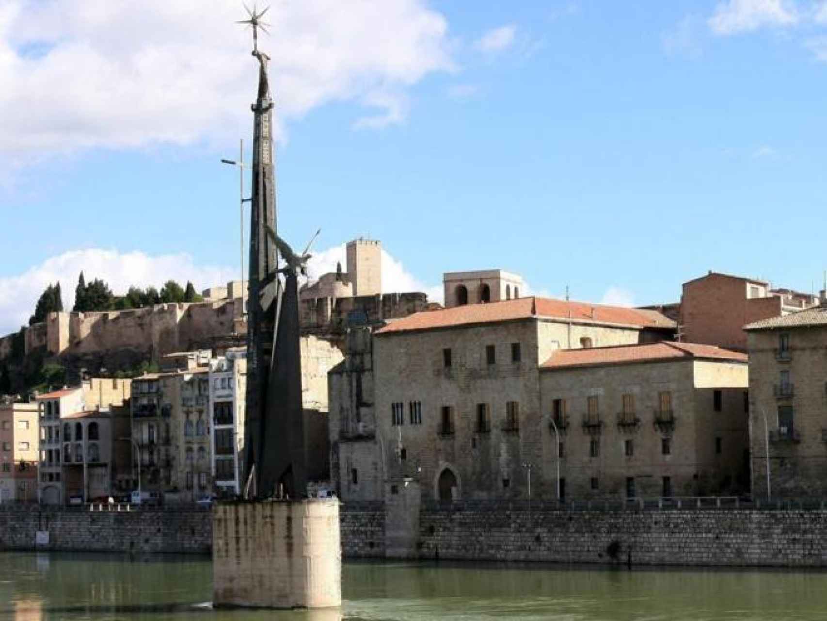 Monumento a la Batalla del Ebro en Tortosa