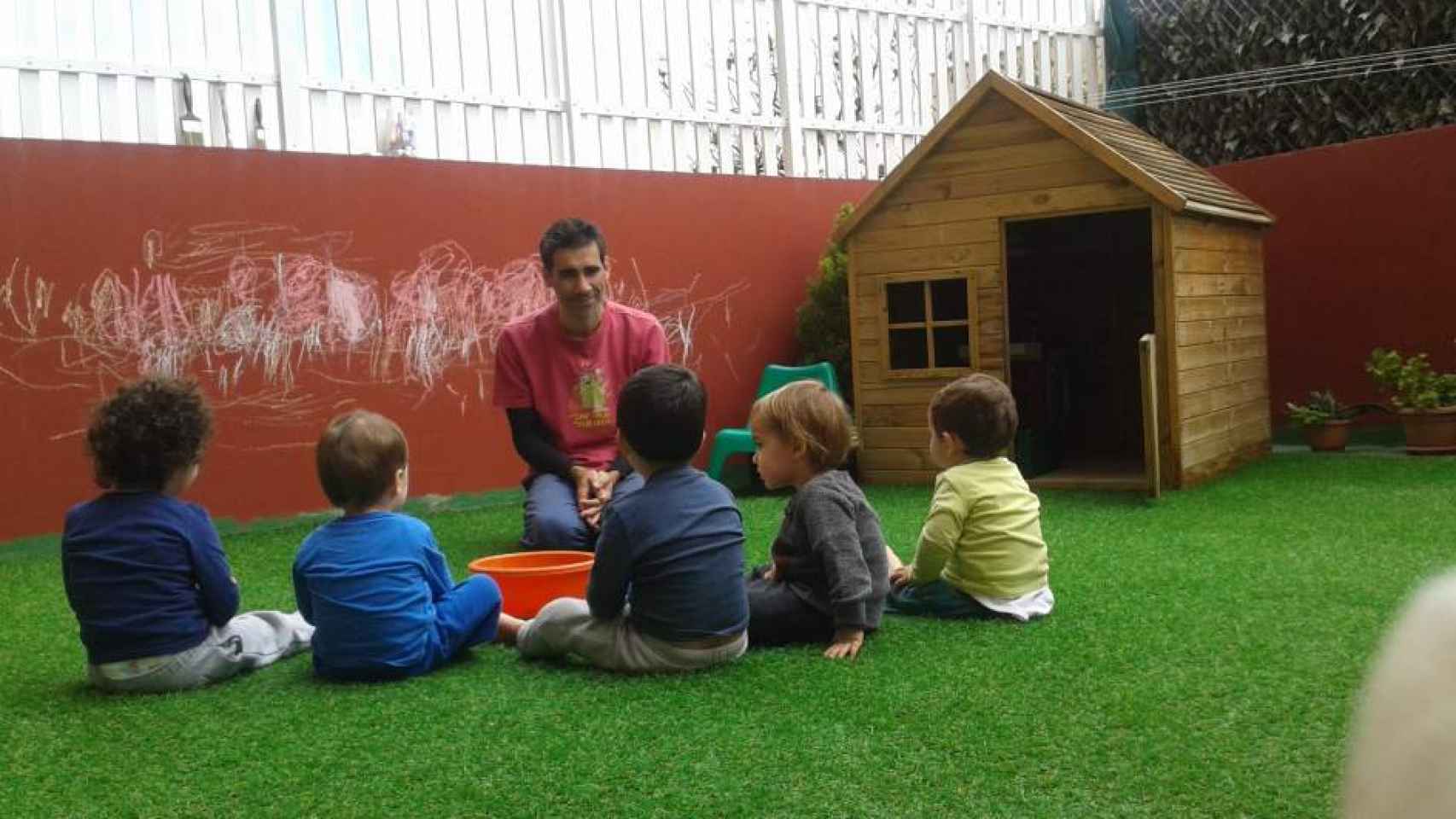 José Guzmán abrió el año pasado su hogar al cuidado de menores.