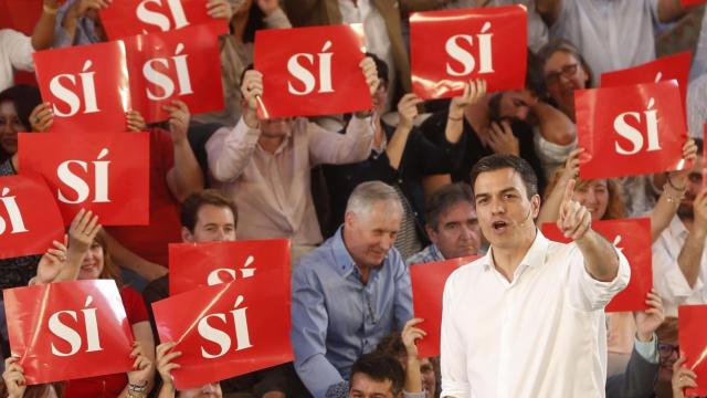 Pedro Sánchez en la localidad valenciana de Burjassot.