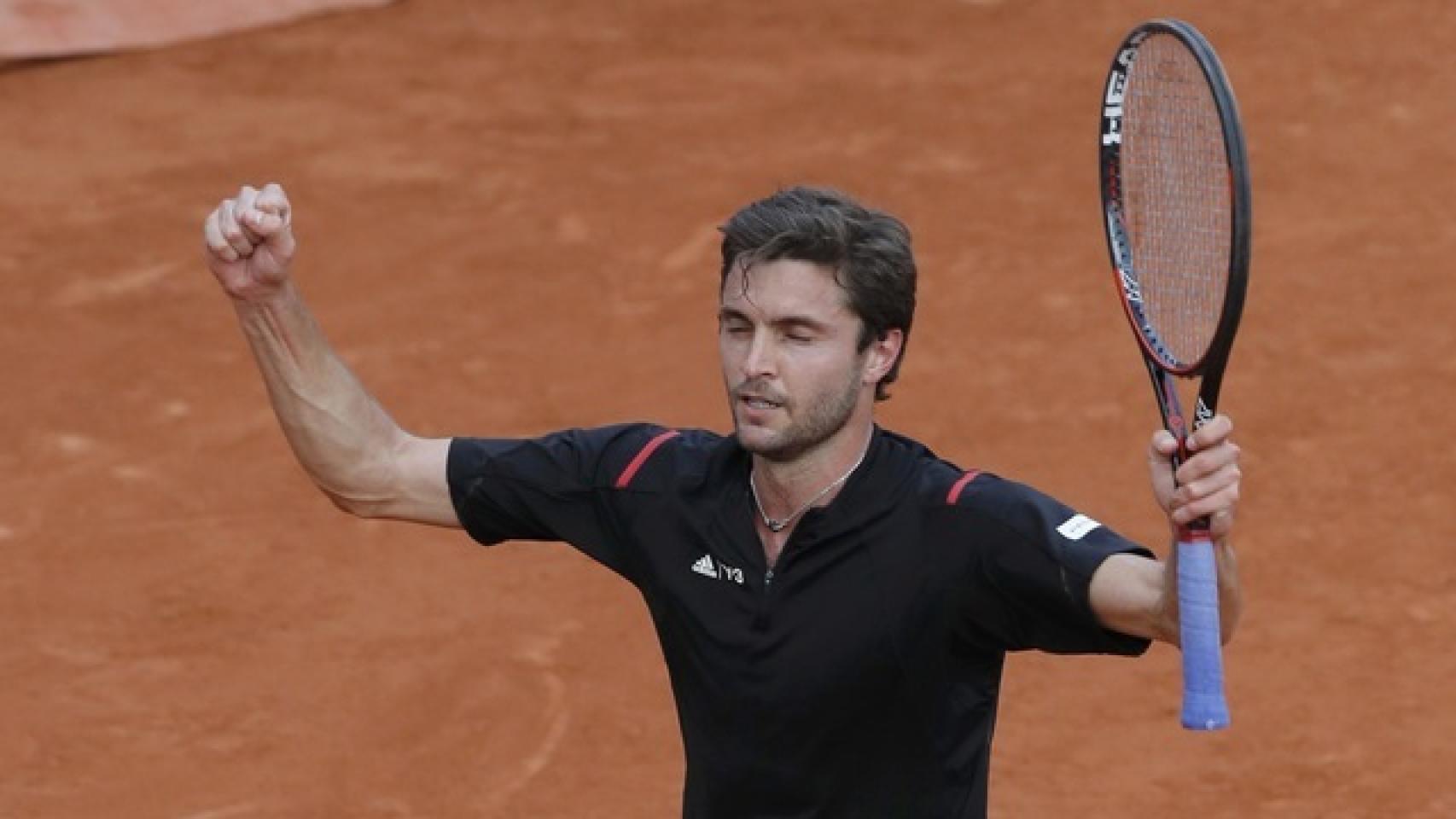 Tennis - French Open - Roland Garros - Gilles Simon of France vs Guido Pella of Argentina