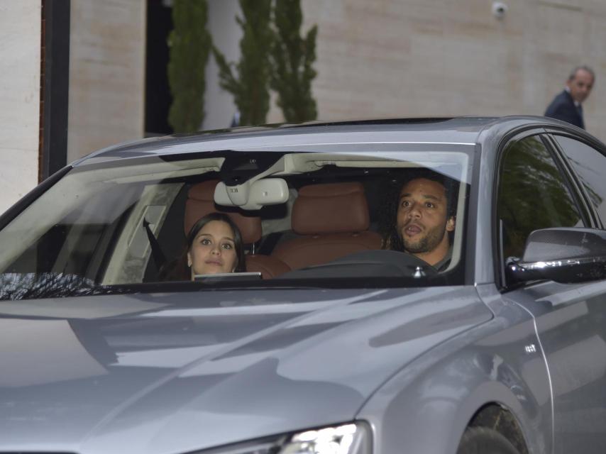 futbolista Marcelo y Clarice / Alves por las calles de Madrid.