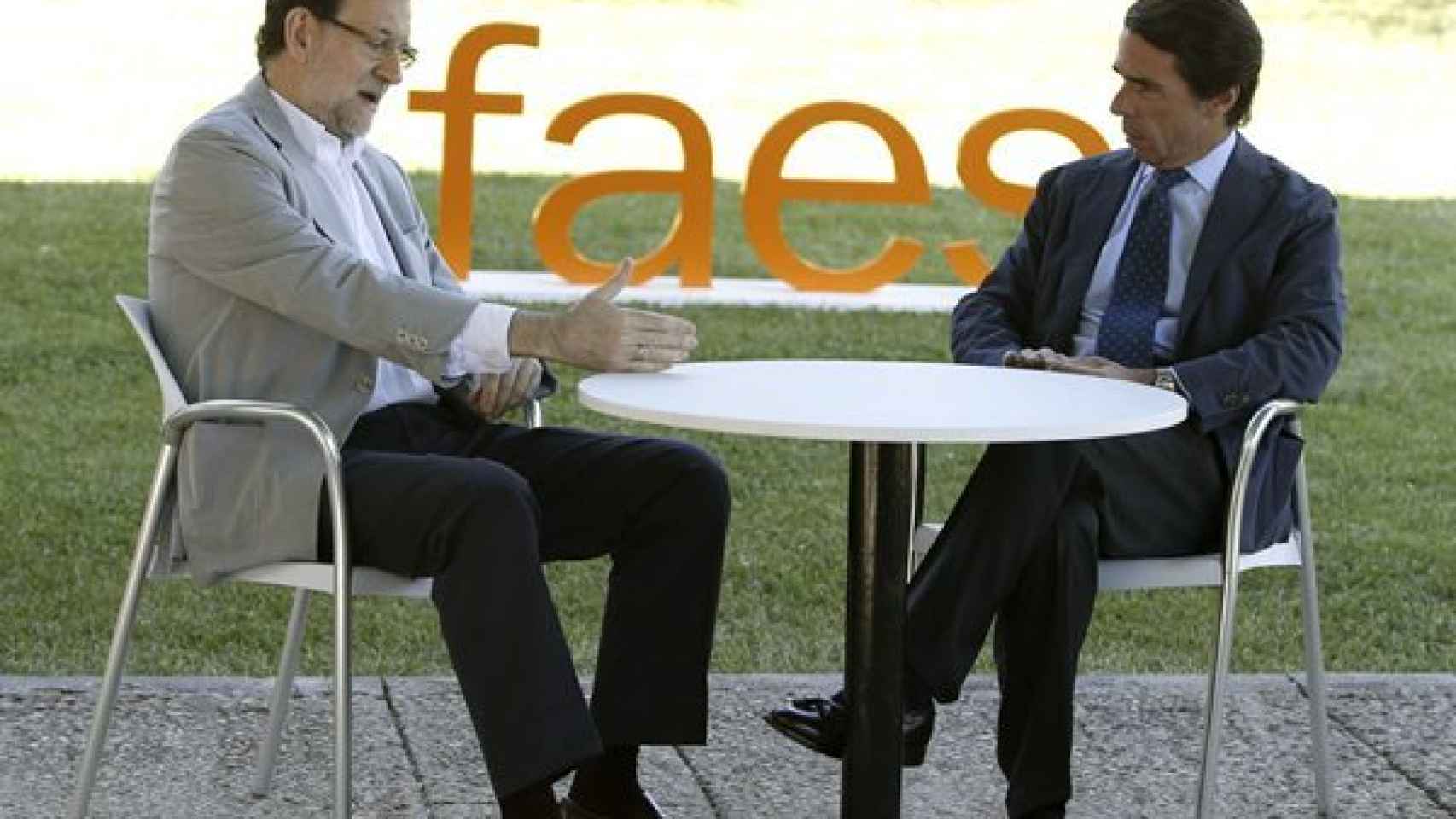 José María Aznar y el líder del PP, Mariano Rajoy, en el campus de Faes.