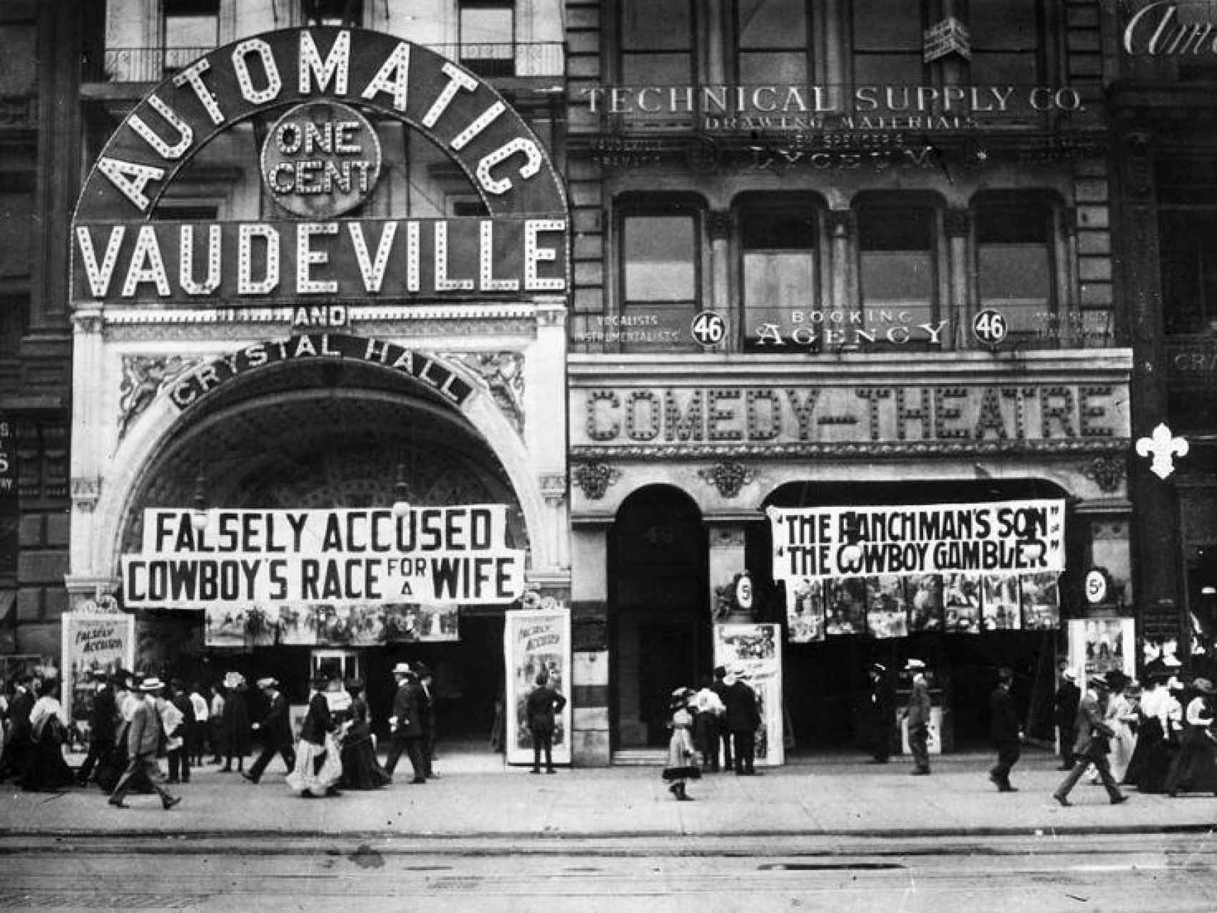 El Automatic Vaudeville con el Crystal Hall.