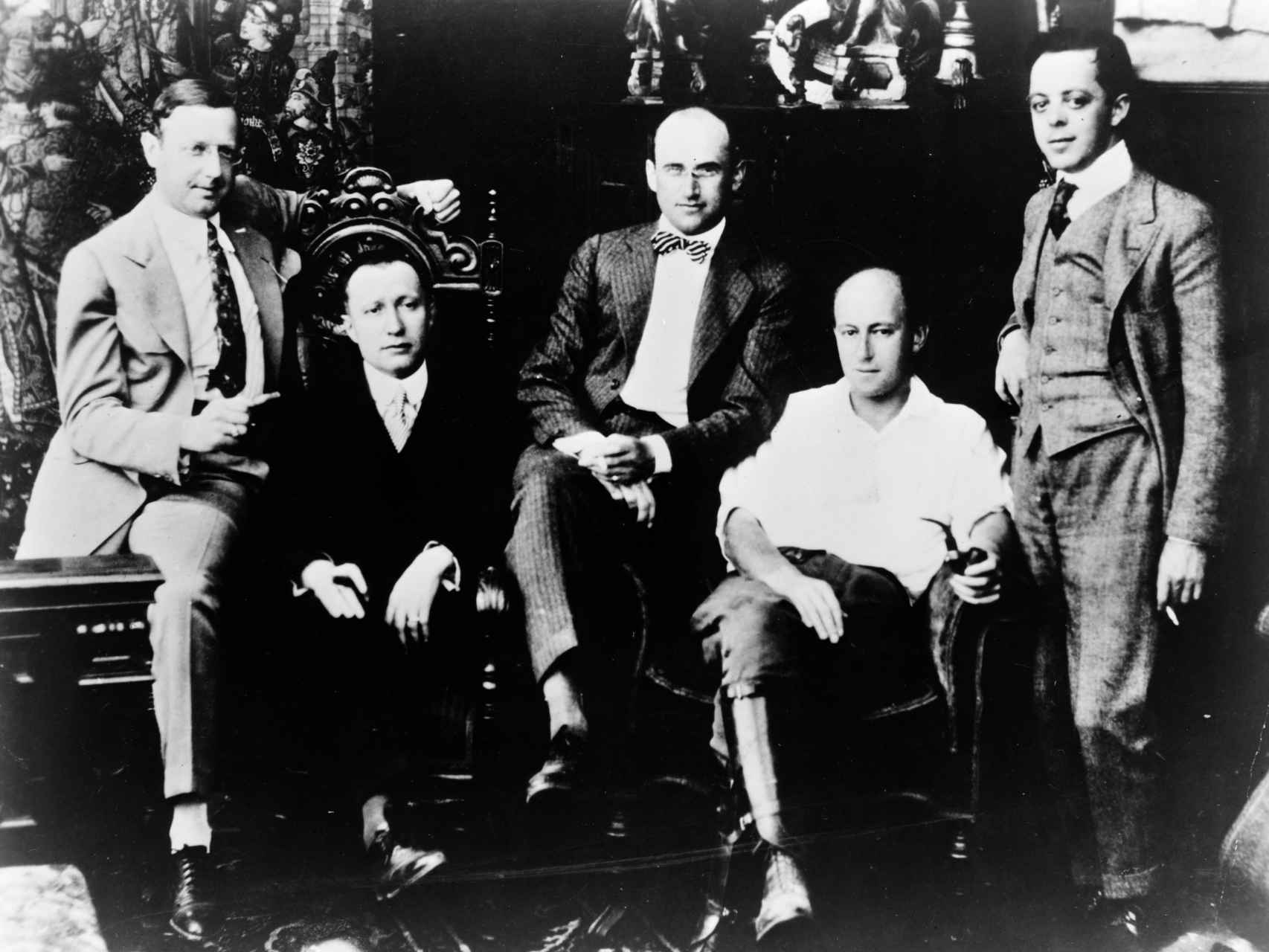 Miembros de la Famous Players-Lasky Corporation Jesse L. Lasky, Adolph Zukor, Cecil B. DeMille y Al Kaufman.