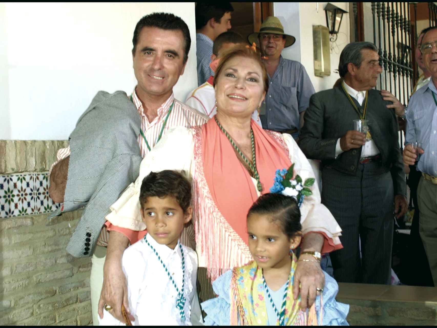 Rocío Jurado y Ortega Cano con sus hijos José Fernando y Gloria Camila