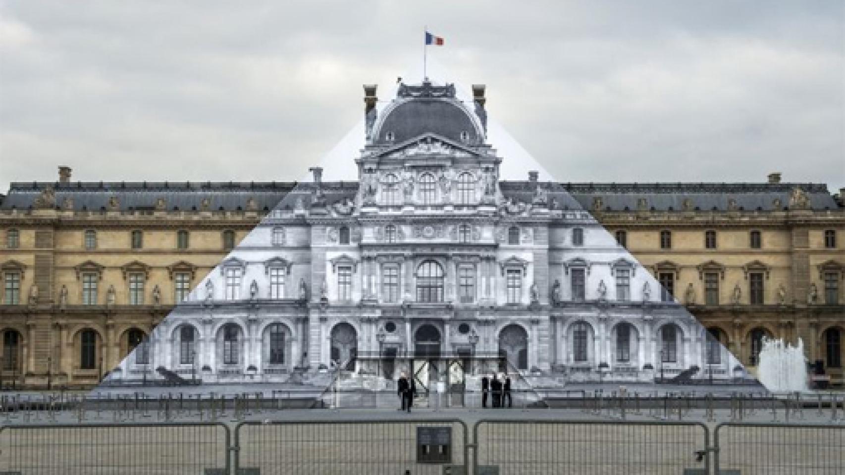 Image: ¿Dónde se ha metido la pirámide del Louvre?