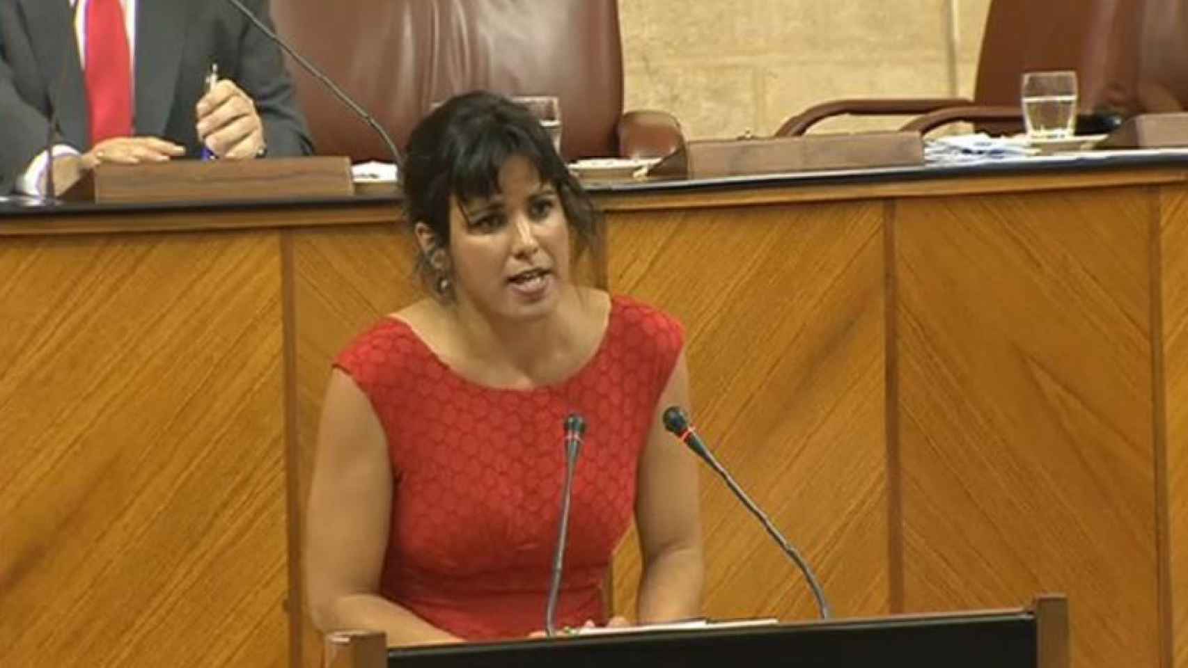 Teresa Rodrígues interviene en el Pleno del Parlamento Andaluz.