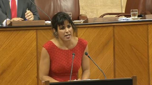 Teresa Rodrígues interviene en el Pleno del Parlamento Andaluz.