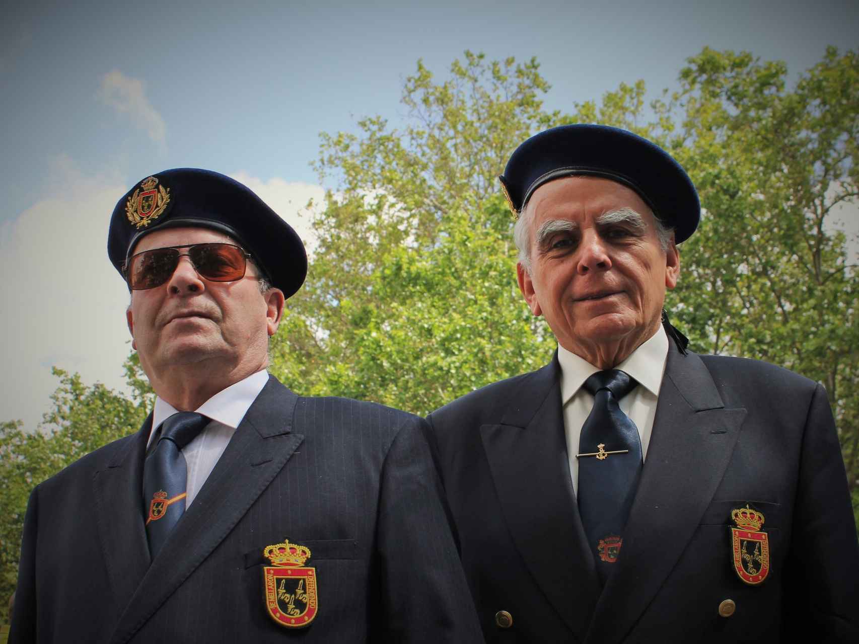 Julián Acevedo y Hermógenes del Real, miembros de la Real Hermandad de Veteranos de las FFAA y de la GC.