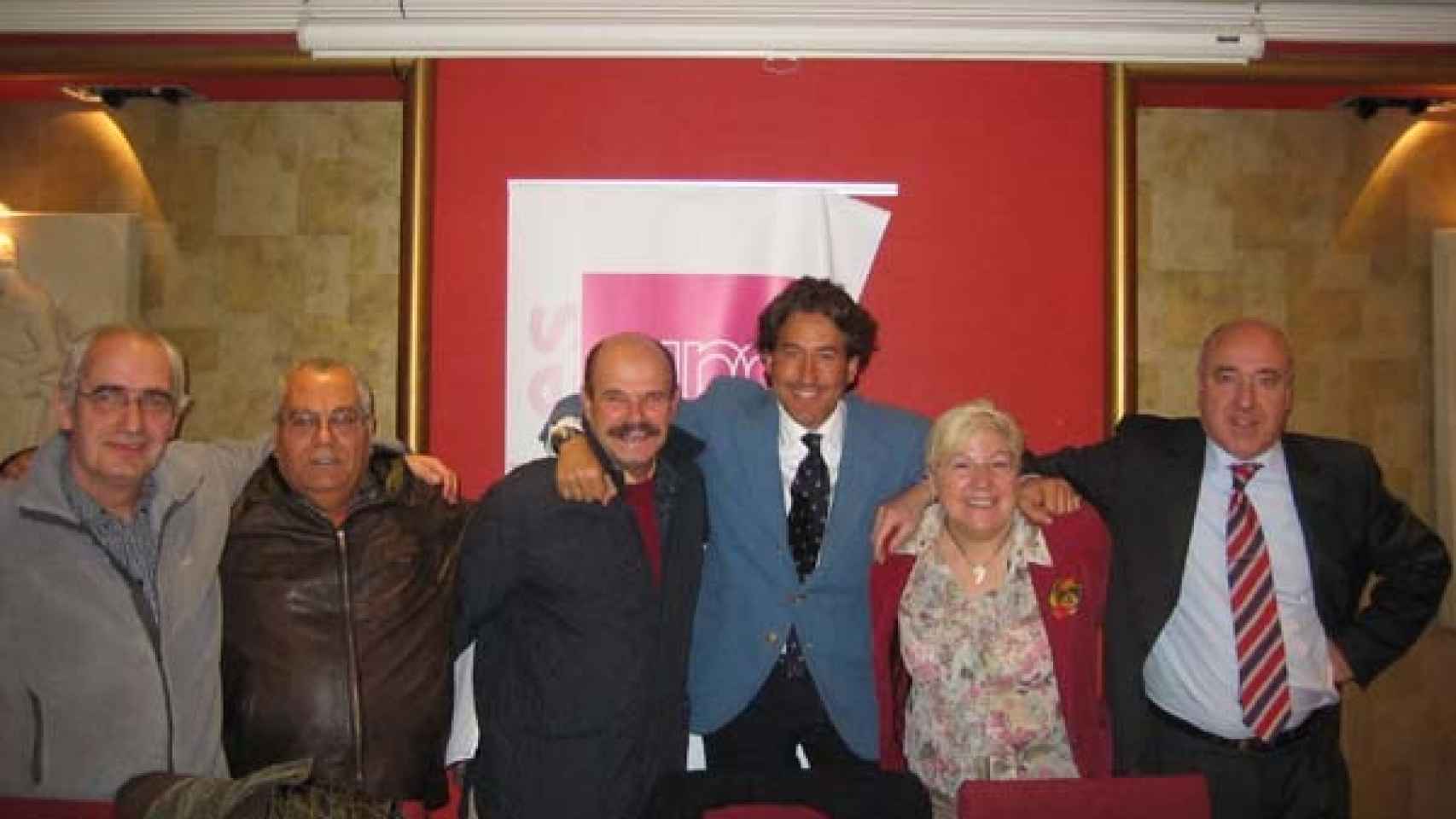 Álvaro de Marichalar en el centro con corbata junto a simpatizantes de UPyD en Soria