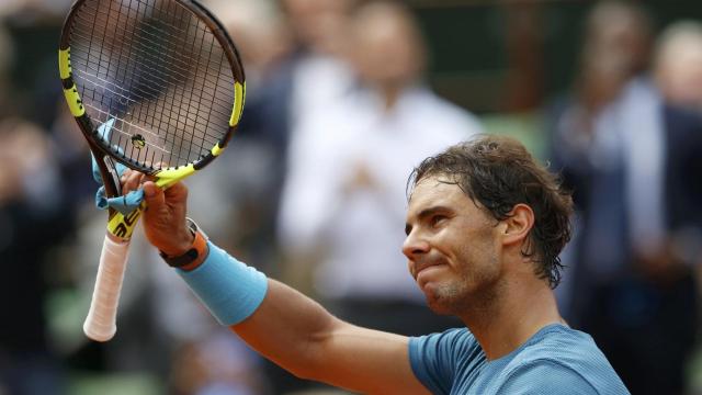 Nadal al finalizar un encuentro de Roland Garros.