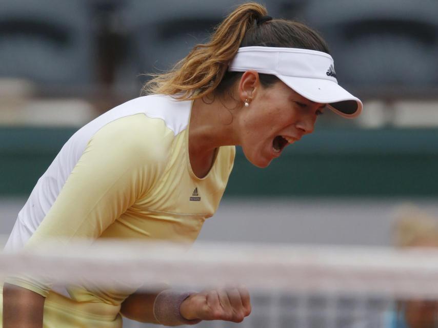 Garbiñe Muguruza celebra un punto ante Kuznetsova.