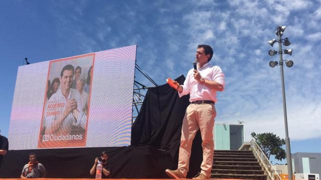 Rivera durante el mitin de precampaña en Valencia