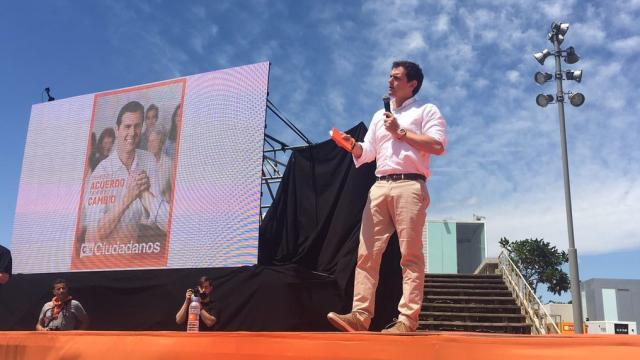 Rivera durante el mitin de precampaña en Valencia