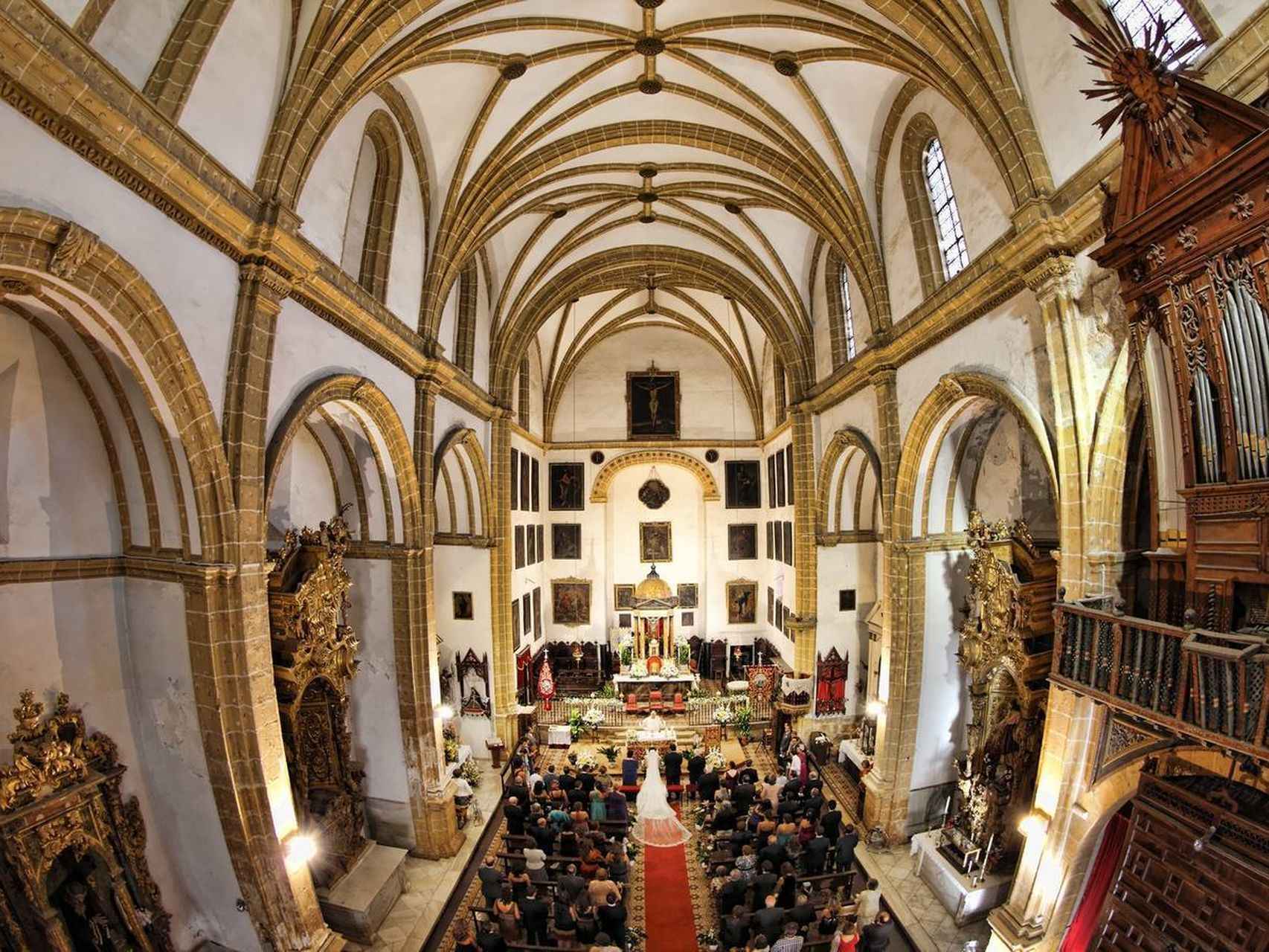 Interior de la iglesia de la Encarnación donde tuvo lugar el enlace
