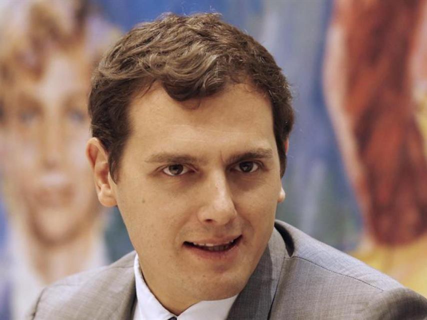 Albert Rivera resta importancia a los sondeos pero intensifica los ataques a Podemos