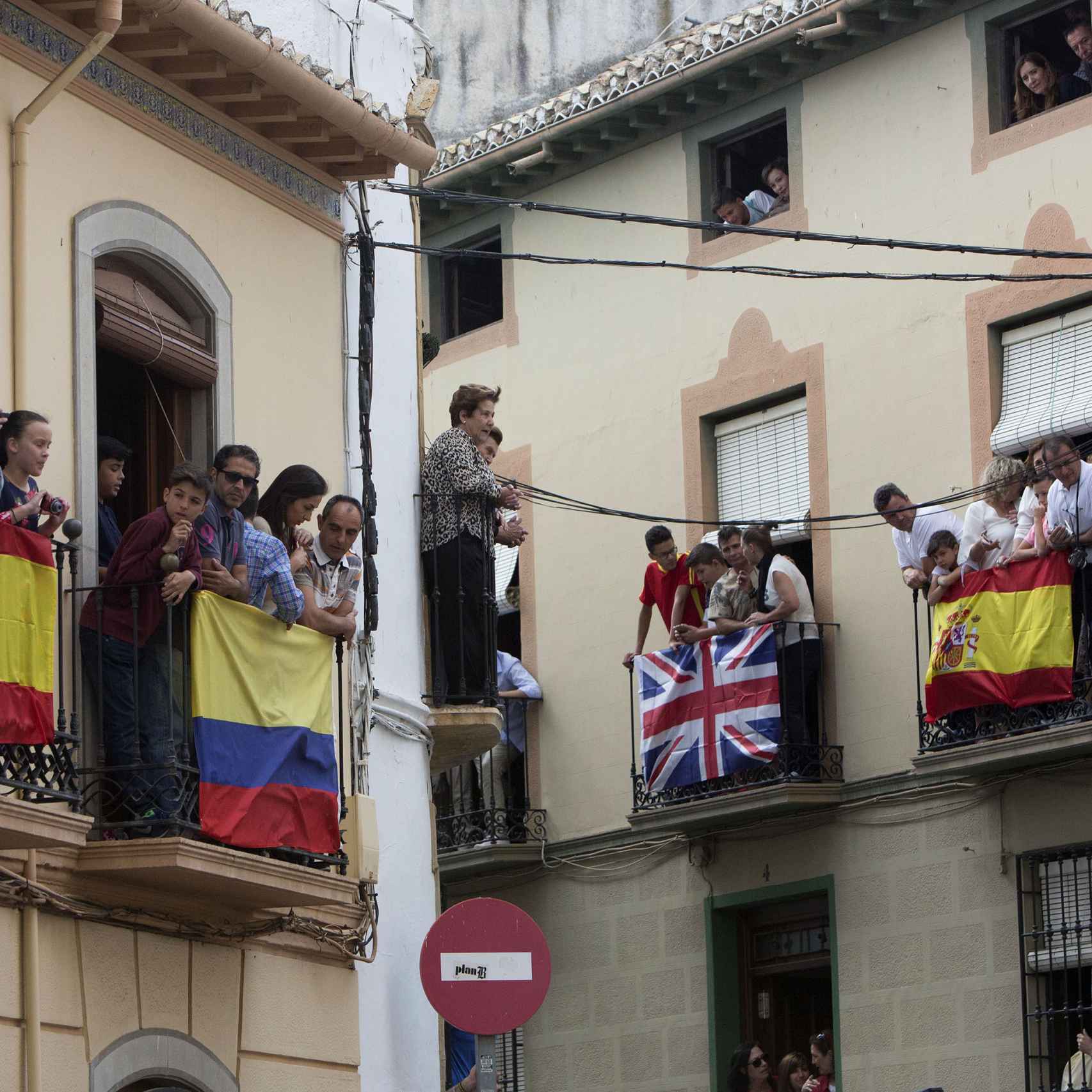 Los balcones de Íllora (Granada) se llenaron de banderas