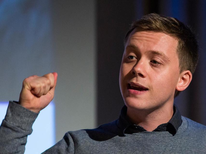 Owen Jones quiere que Reino Unido permanezca en la UE.