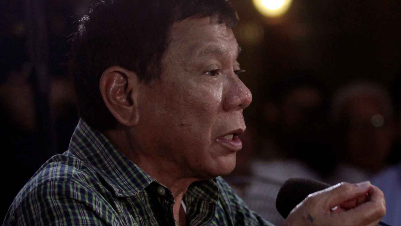 El presidente filipino Rodrigo Duterte reitera su plan de ejecutar sin juicio a los narcos.