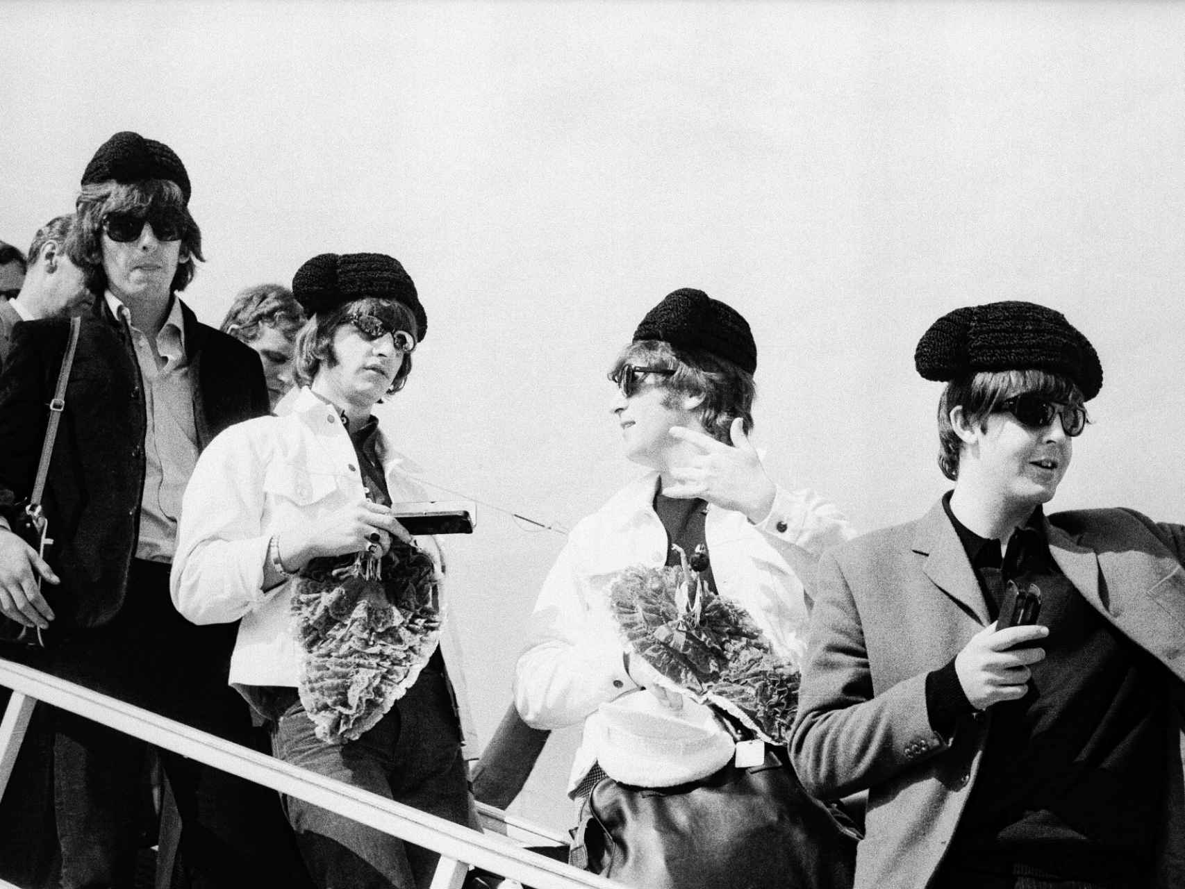 Los Beatles en su llegada a Madrid.