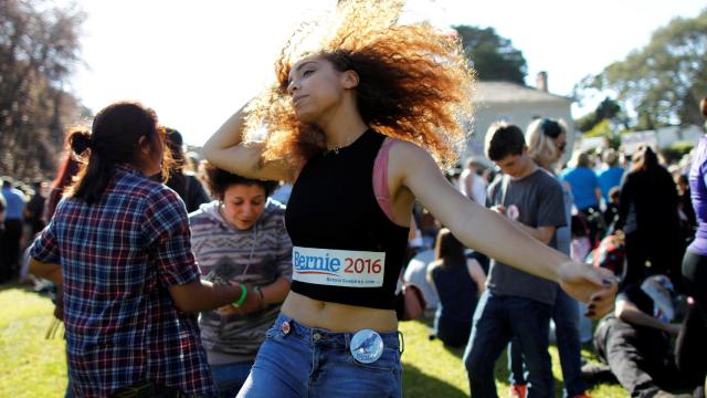 El rival de Clinton en las primarias logró movilizar al electorado joven.