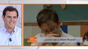 Los 7 momentazos de Albert Rivera con niños: Me pica la nariz