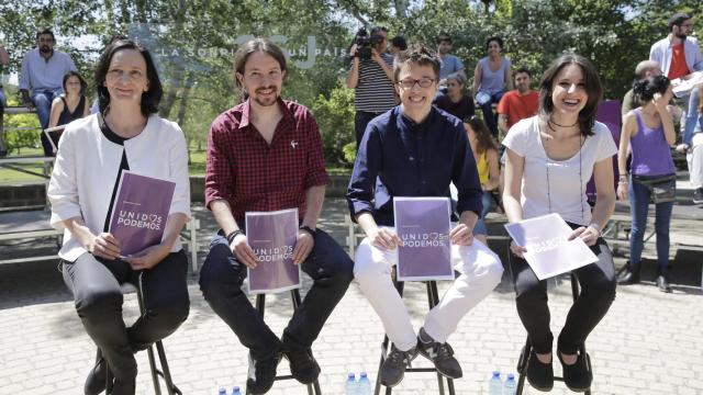 Pablo Iglesias, Íñigo Errejón y Carolina Bescansa durante la presentación de la campaña electoral