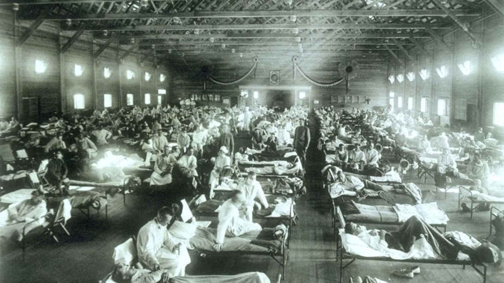 Imagen de afectados por la 'gripe española' en Camp Funston, Kansas, en 1918.