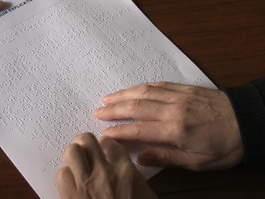 Guía explicativa en braille del voto accesible