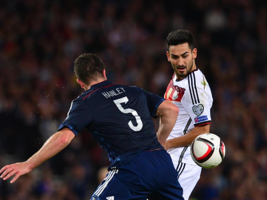 Gündogan durante un partido con la selección alemana.