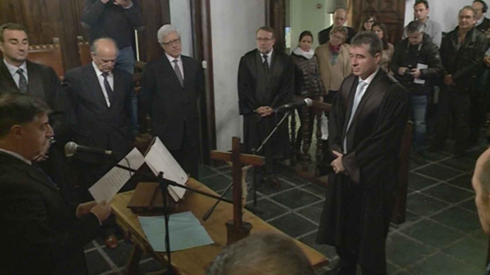 Abril, en el centro, en su toma de posesión como presidente del Tribunal Superior de Andorra