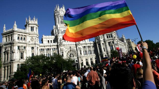 Imagen de archivo de la manifestación durante el Orgullo Gay frente al Ayuntamiento de Madrid