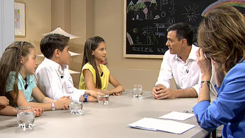 Pedro Sánchez con niños interesa igual que Rivera, pero menos que Iglesias