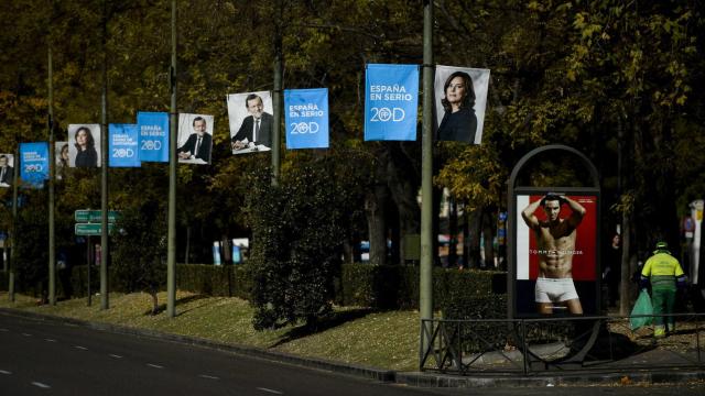 Soraya Sáenz de Santamaría en los carteles del PP  antes del 20D.