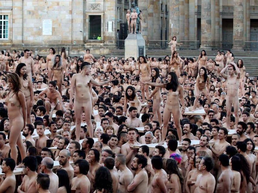 Más de 6.000 personas posaron la madrugada del domingo para Spencer Tunick