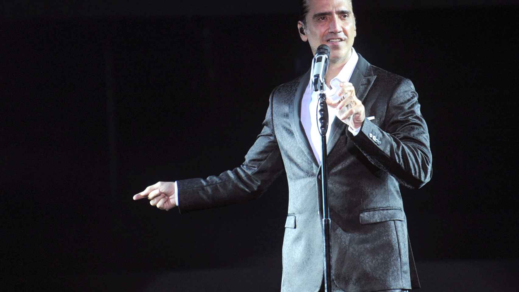 Alejandro Fernández en uno de sus conciertos