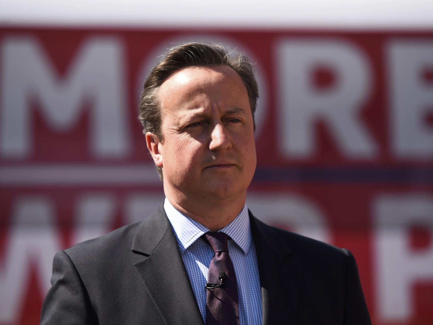 Cameron agrava la crisis en el Partido Laborista.
