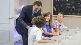 Los momentazos de Rajoy con los niños: Este año llevaré gafas de repuesto