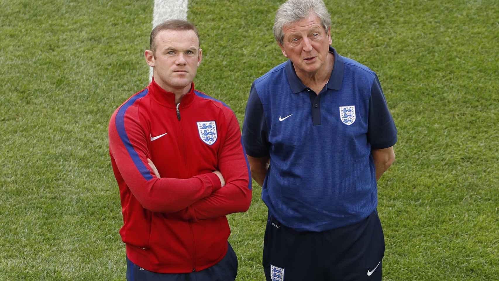 Wayne Rooney y el seleccionador Roy Hodgson durante un entrenamiento.