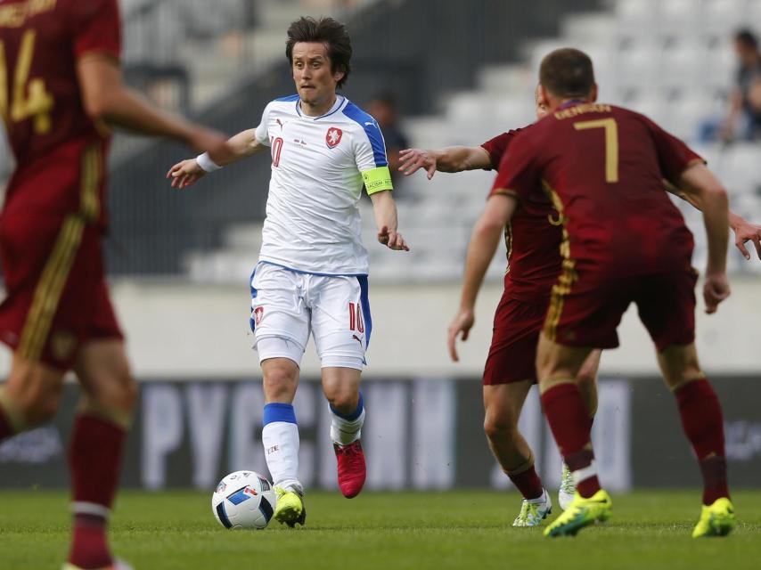 Rosicky durante un amistoso ante Rusia.