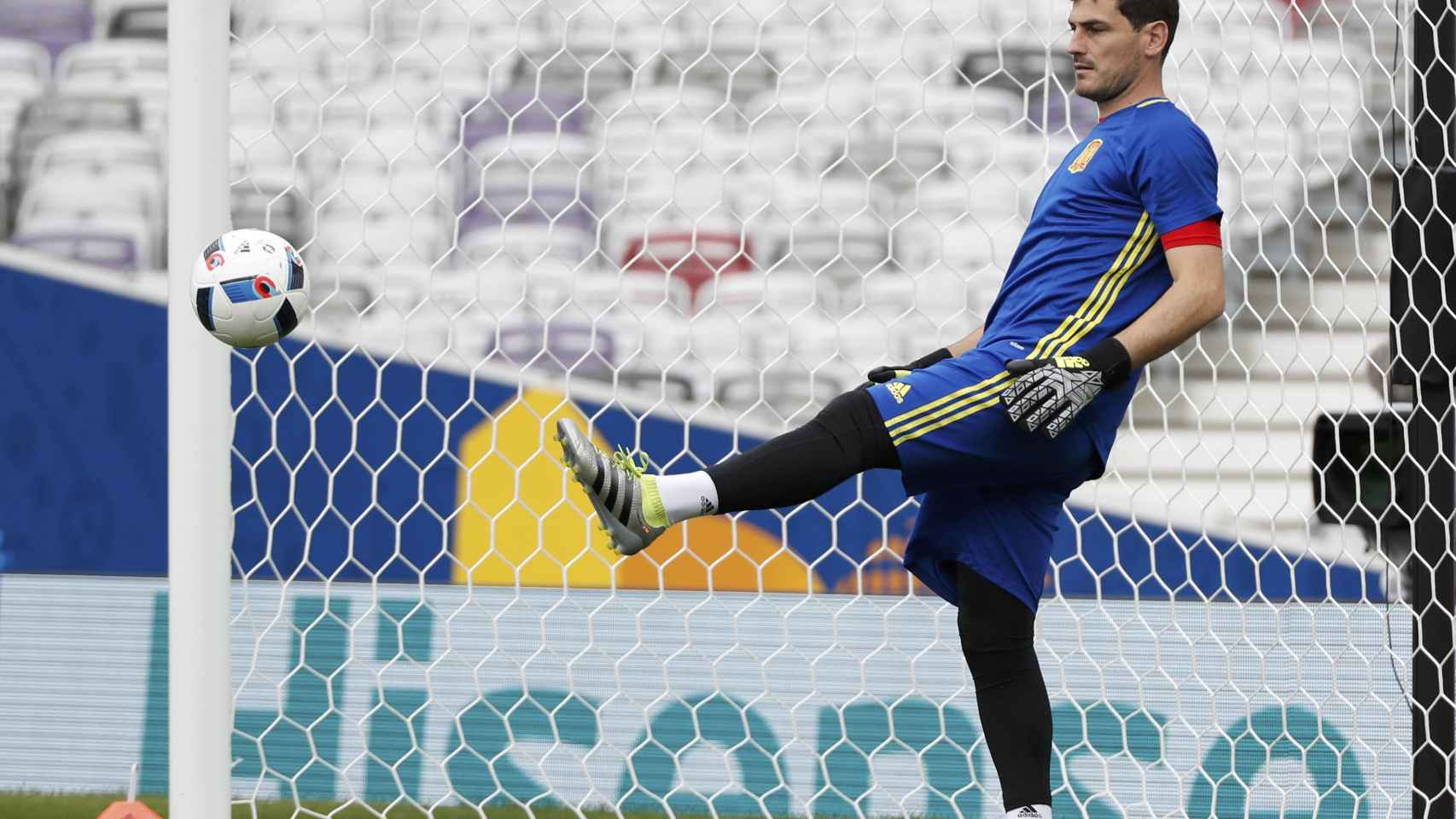 Iker Casillas durante el entrenamiento de España en Toulouse.