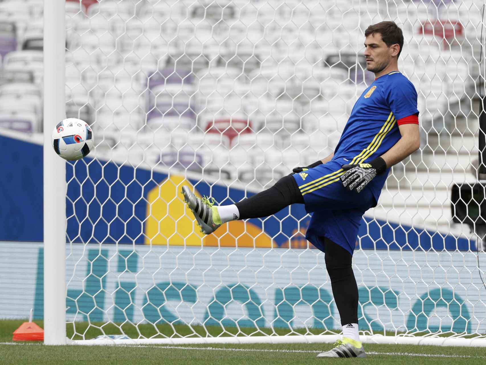 Iker Casillas durante el entrenamiento de España en Toulouse.