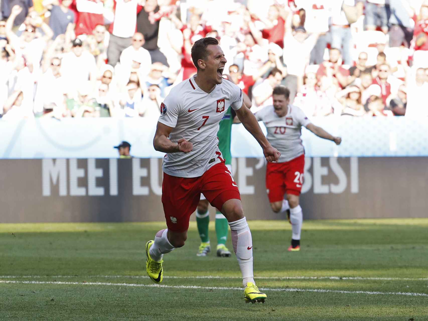 Milik celebra el gol de Polonia en la Eurocopa.