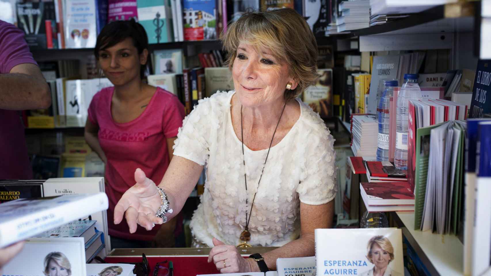 Aguirre, en la feria del libro de Madrid.