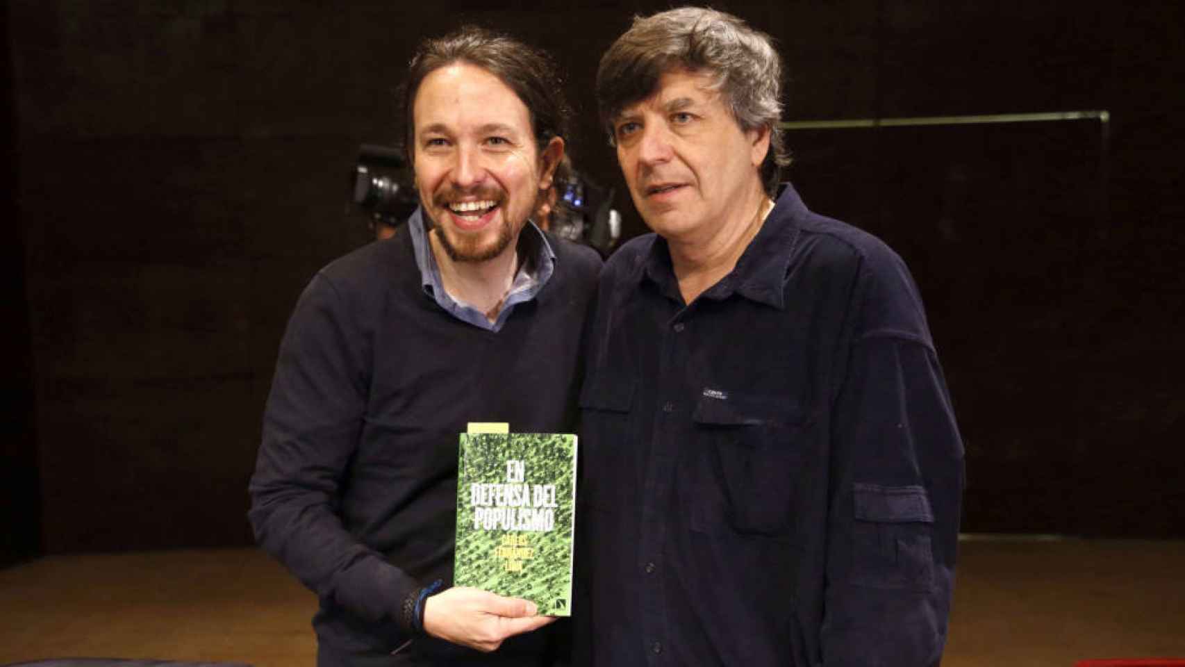 Pablo Iglesias junto a Fernández Liria, presentando el libro En defensa del populismo.