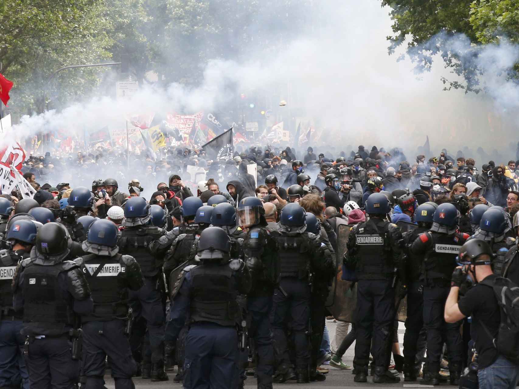 Los gendarmes franceses durante una manifestación en París.