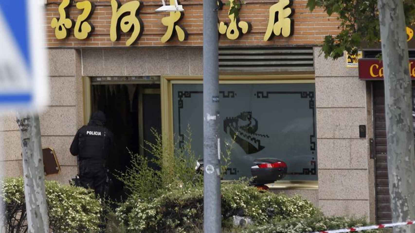 Un Policía se atrinchera en un restaurante chino en Alcobendas