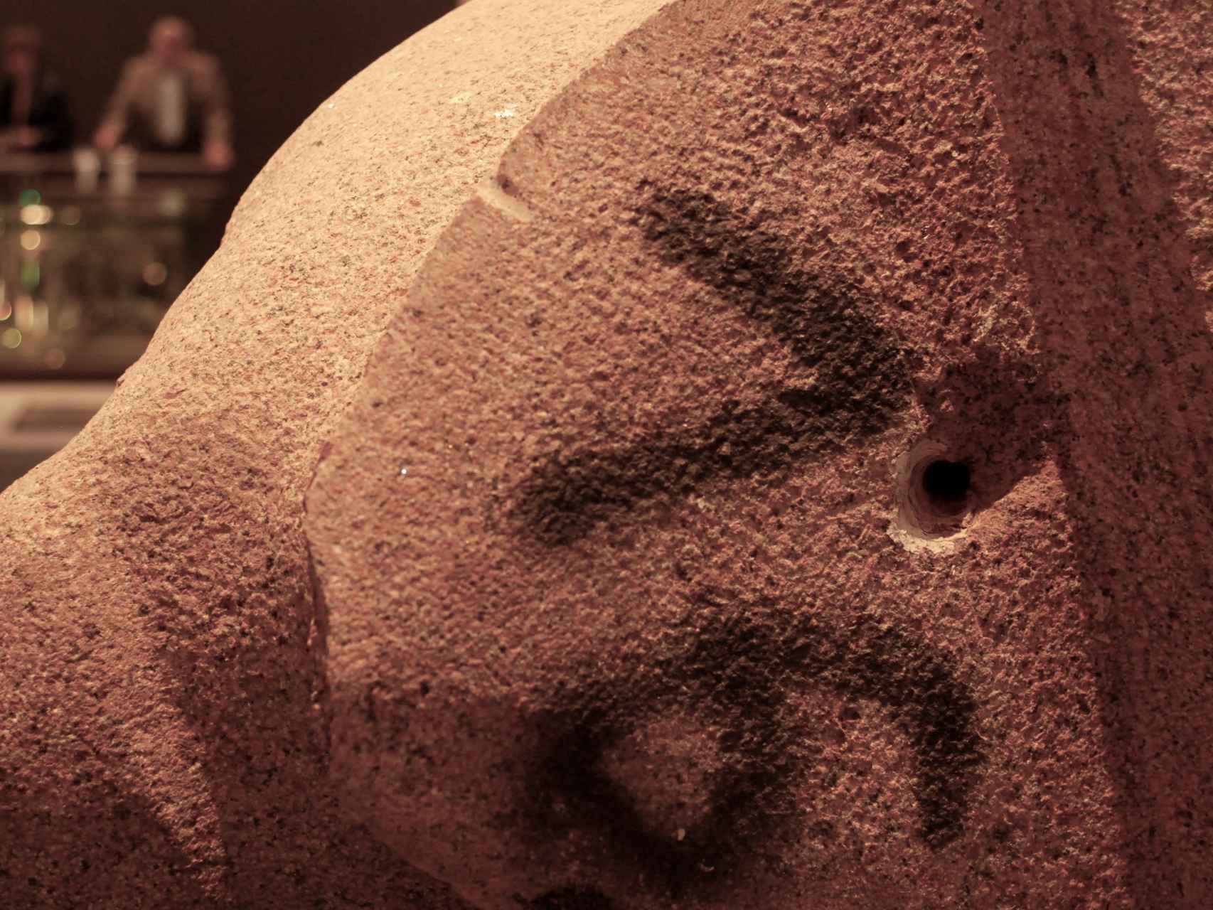 Parte de la cabeza de Lenin en la que se muestra el número 16 que marcaba para su derribo.