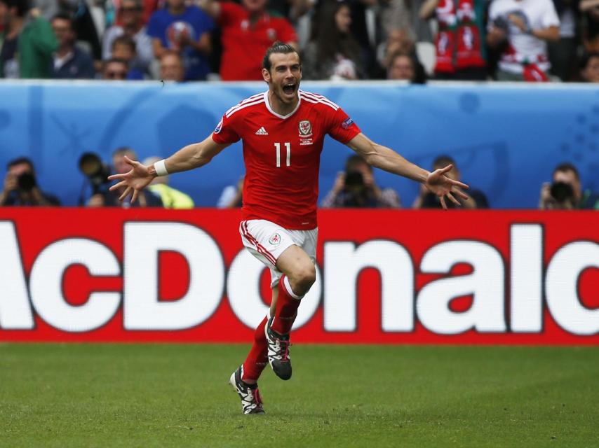 Bale celebra su primer gol.